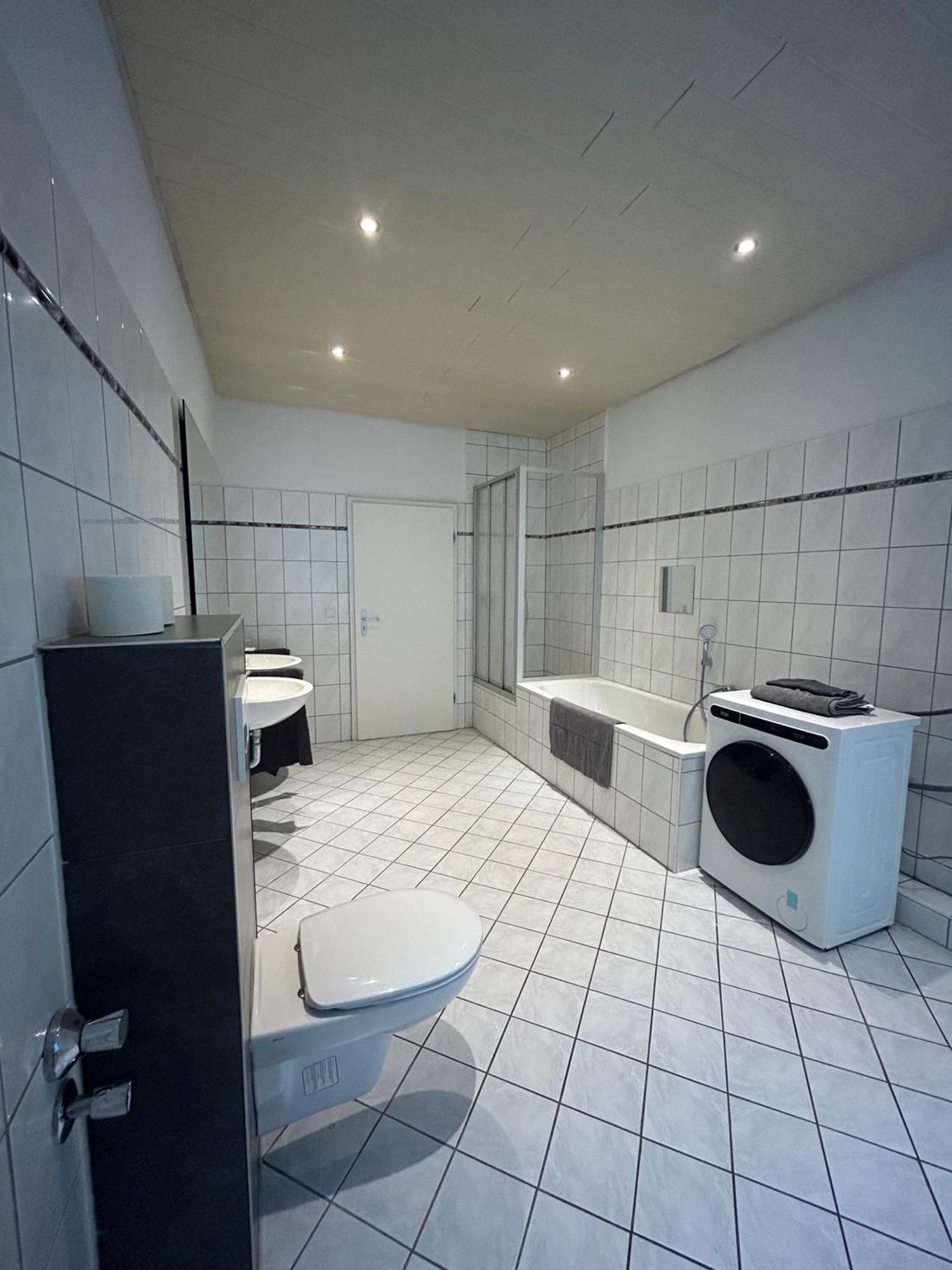 Gemuetliche Ferienwohnung - Voll Ausgestattet, Zentral Aber Ruhig ! Wuppertal Esterno foto