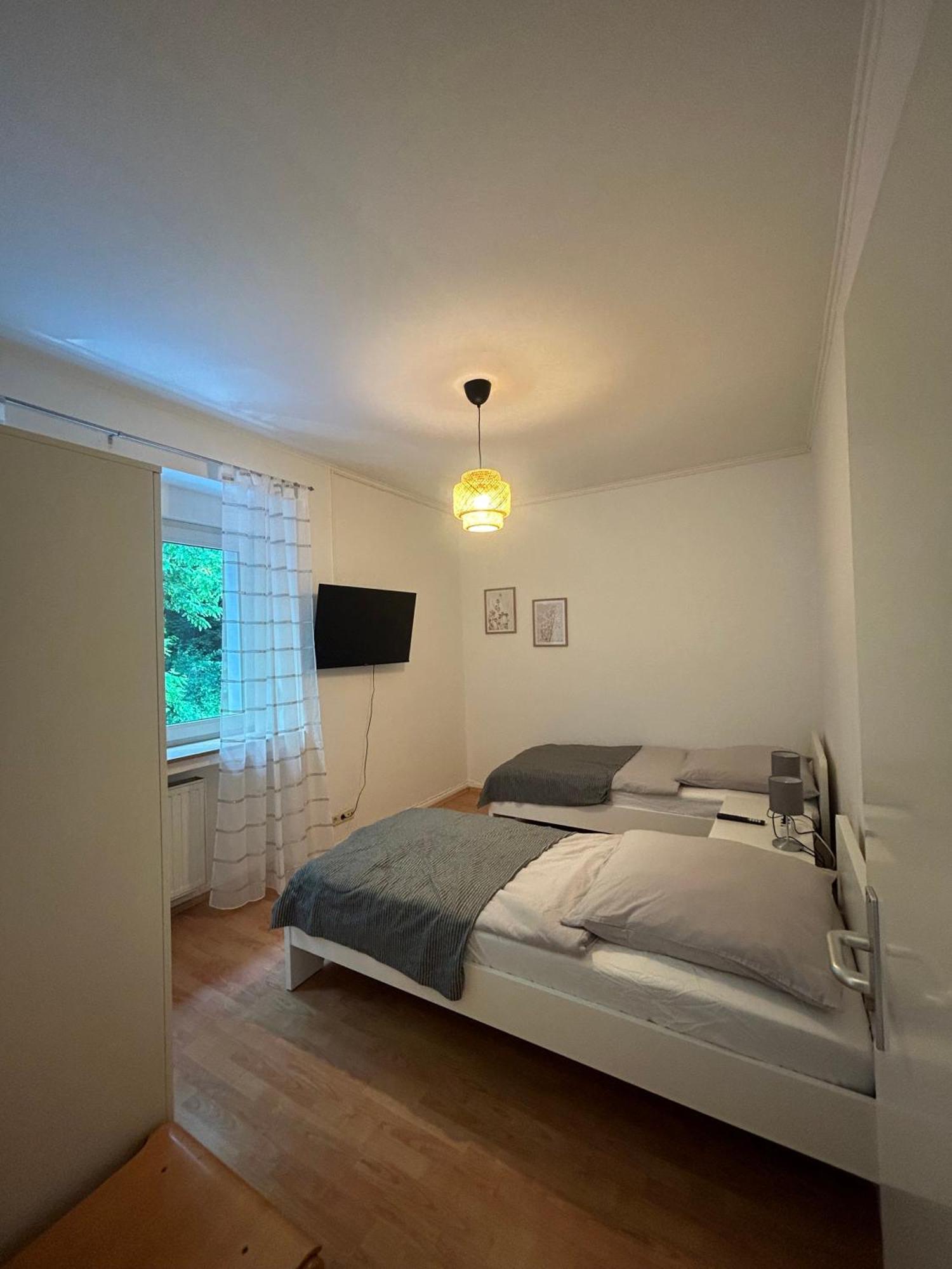 Gemuetliche Ferienwohnung - Voll Ausgestattet, Zentral Aber Ruhig ! Wuppertal Esterno foto