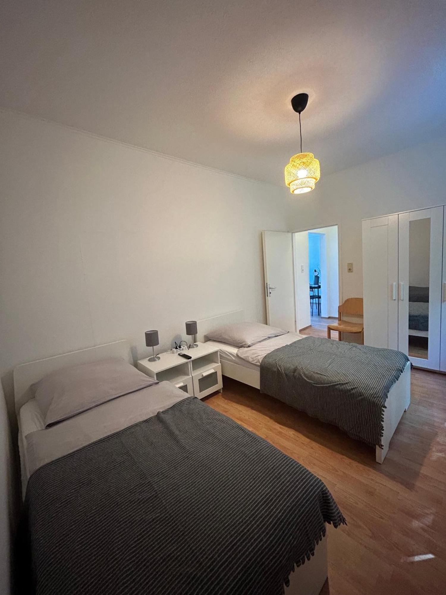Gemuetliche Ferienwohnung - Voll Ausgestattet, Zentral Aber Ruhig ! Wuppertal Esterno foto